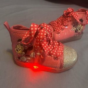 6c pink/white and silver Minnie mouse light up shoes, side zip up